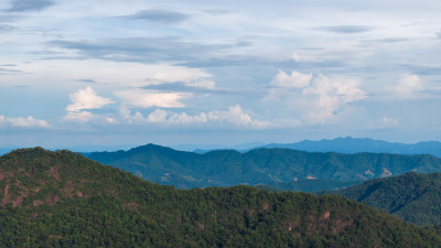 中国福建武夷山云雾缭绕