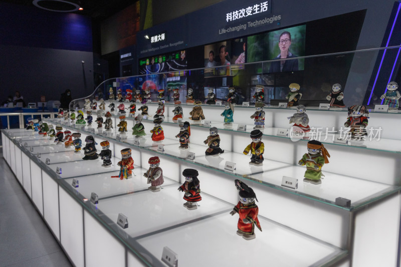 中国科学技术馆56个民族机器人会表演节目