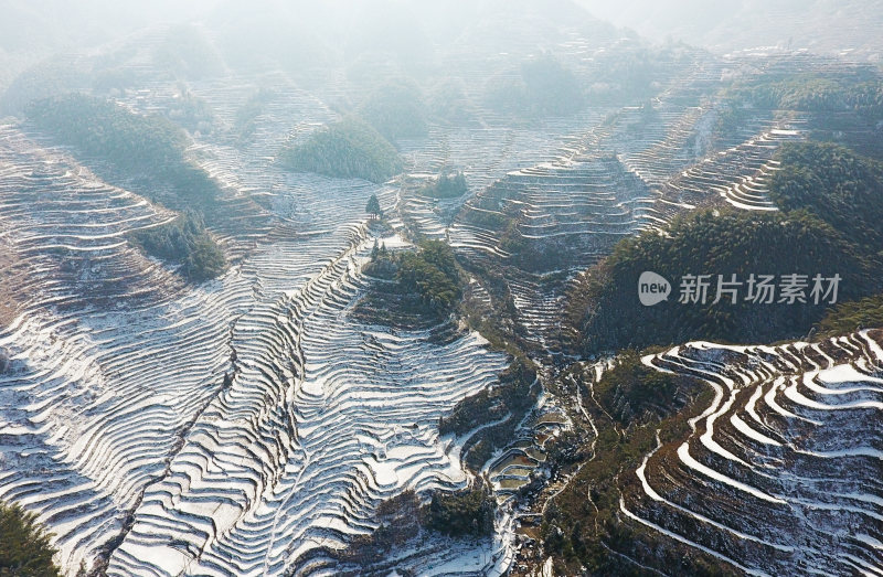 雪后的山村