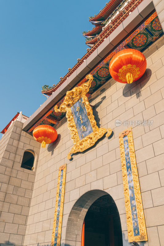 广西柳州西来寺-蓝天下的佛寺建筑