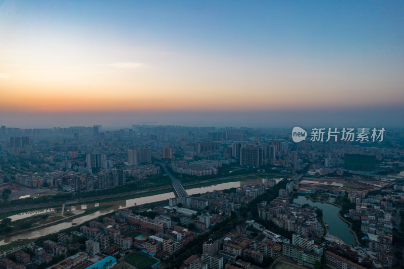 广东茂名城市清晨航拍摄影图