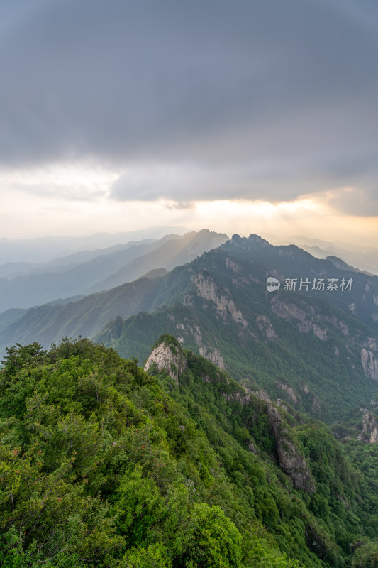 河南洛阳栾川老君山大山山脉特写