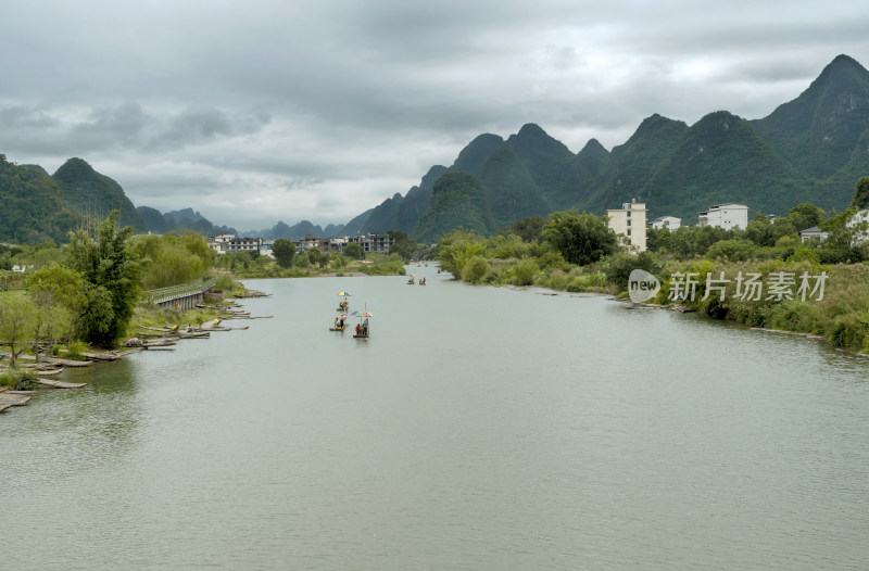 阳朔遇龙河竹筏漂流