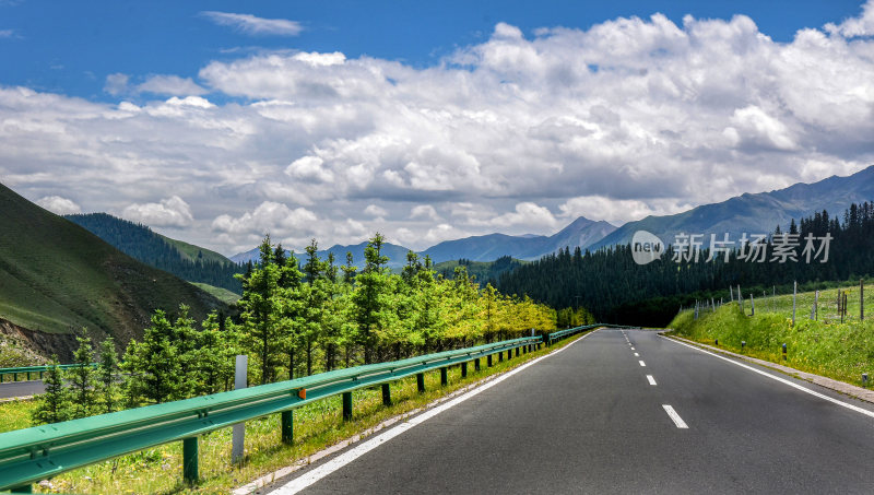 甘肃省G2227张孟线沿路风景