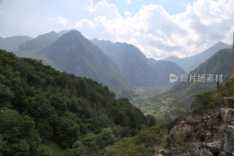 四川川西阿坝州茂县叠溪海子山谷风景