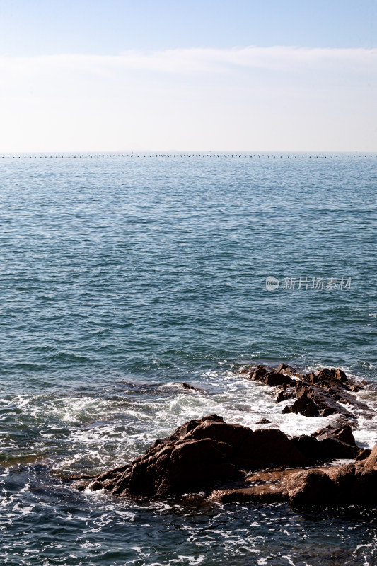 山东青岛第三海水浴场海滨海岸海滩海天景观