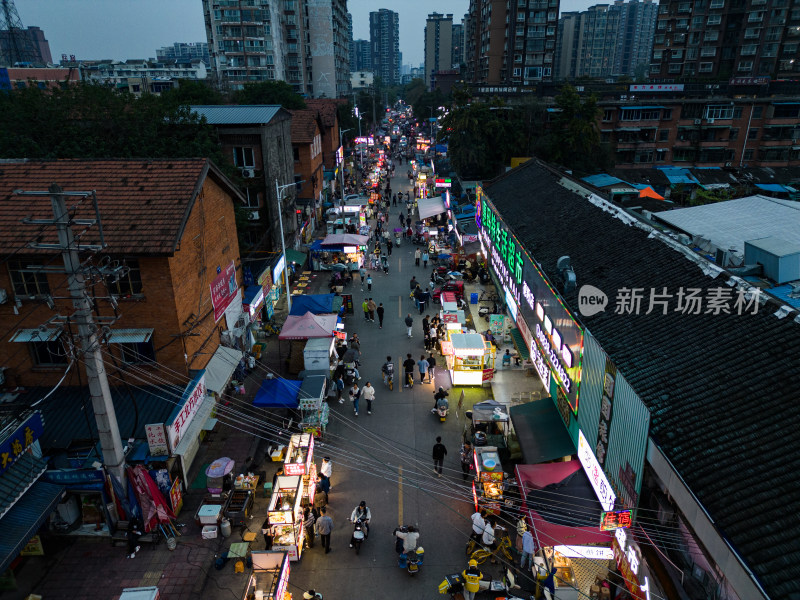 德阳旌阳区工农村云峰山路小吃街夜市航拍