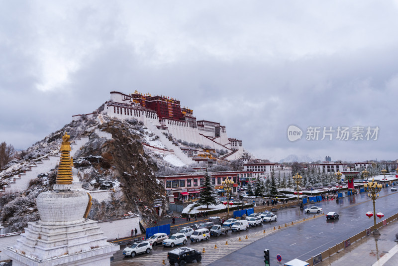 中国西藏拉萨布达拉宫雪后街景风光