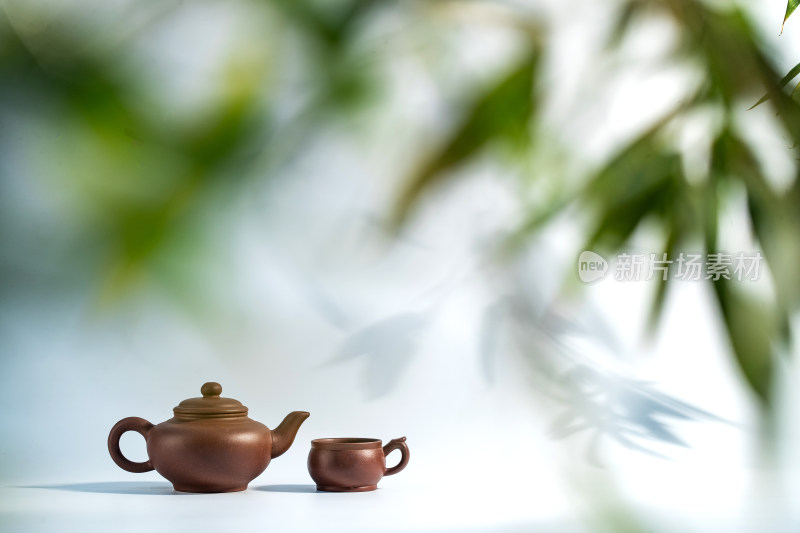 竹叶下的茶壶