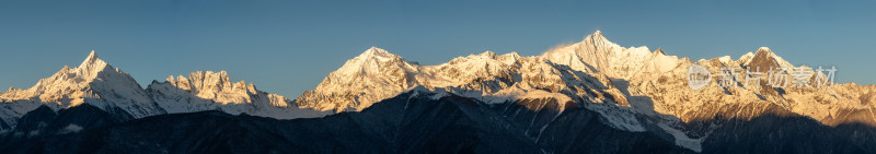 梅里雪山日照金山