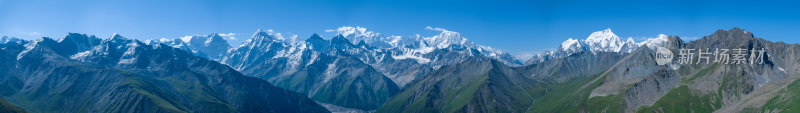 航拍新疆伊犁夏塔木扎尔特雪山全景