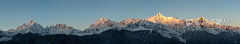 梅里雪山日照金山