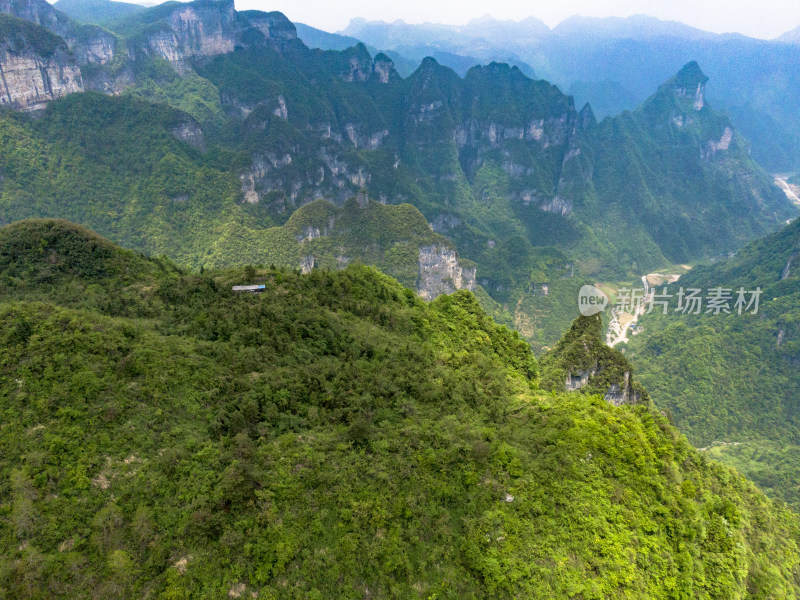 祖国壮丽山河湖南张家界奇山