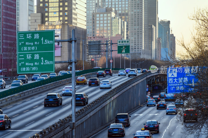 中国北京国贸桥城市车流