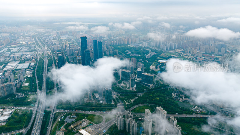 云雾中城市建筑航拍全景