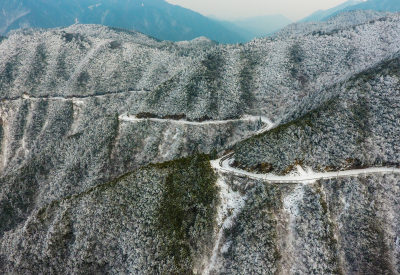 雪后的山村