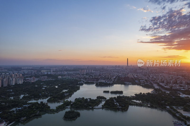 天津天塔湖水上公园景区城市日落晚霞风光