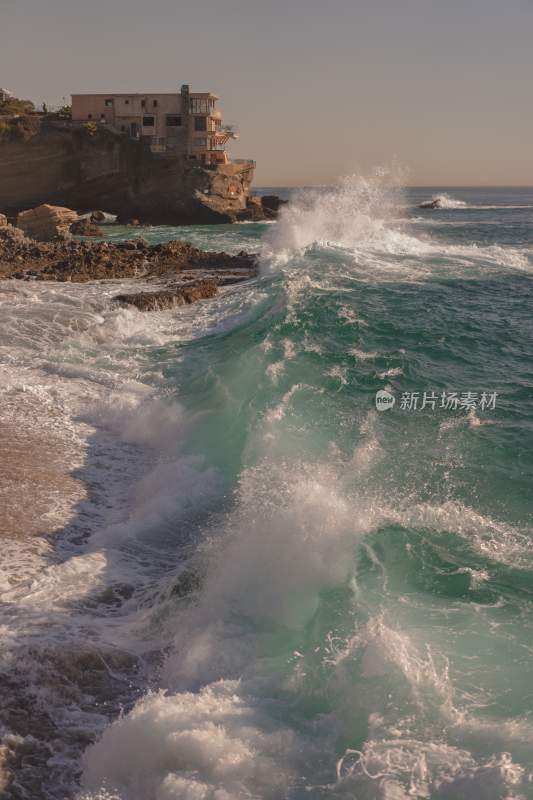 海浪波涛汹涌浪花巨浪浪潮汹涌