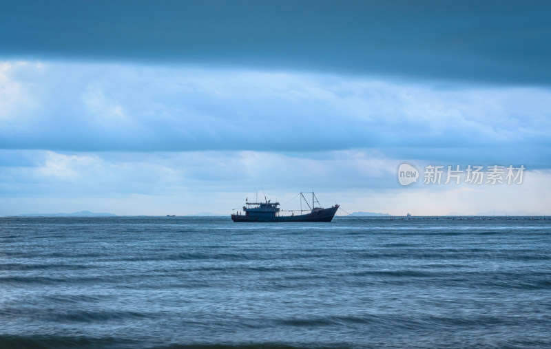 汕头南澳岛海洋暴风雨天气与海上渔船