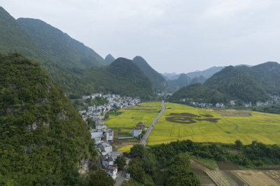 贵州黔西南万峰林福字田风光