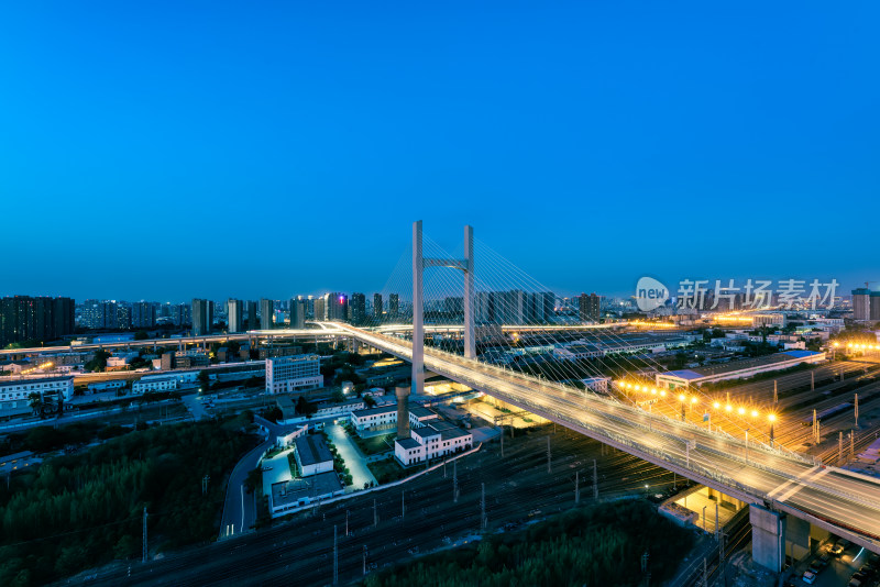 夏天郑州农业路大桥夜景风光