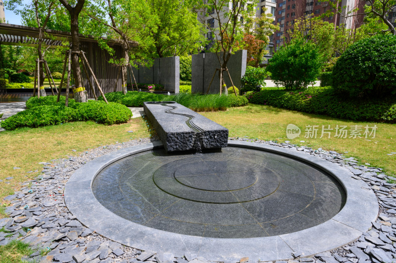 夏季白天商业住宅园区水系造景