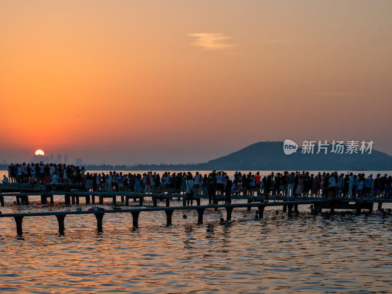 武汉东湖凌波门日出