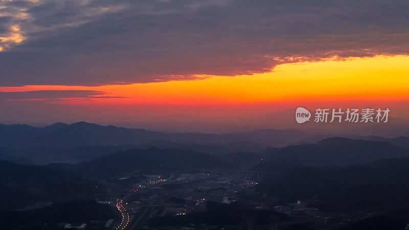 大山夕阳晚霞航拍图