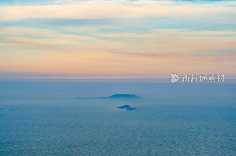 青岛崂山仰口峰顶俯瞰大海晚霞