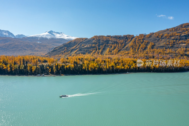 新疆北疆阿勒泰喀纳斯风景区喀纳斯湖