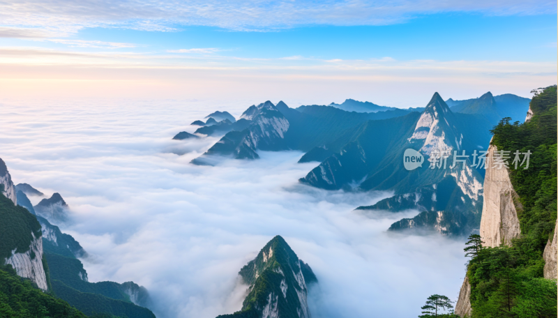 云雾缭绕的壮丽华山山景