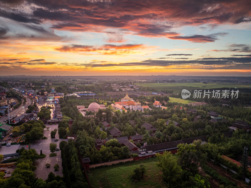 夕阳下的白马寺