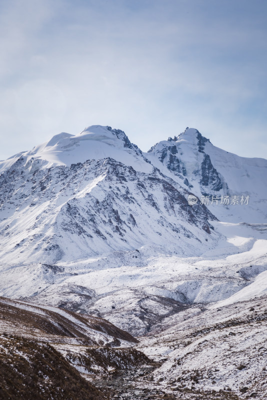 雪山山峰山脉