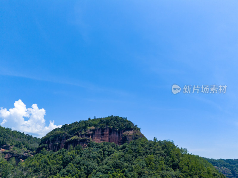 大金湖甘露寺青山绿水航拍图