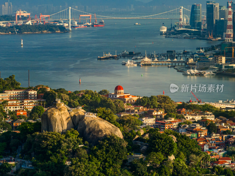 厦门鼓浪屿蓝天全景城市风景航拍