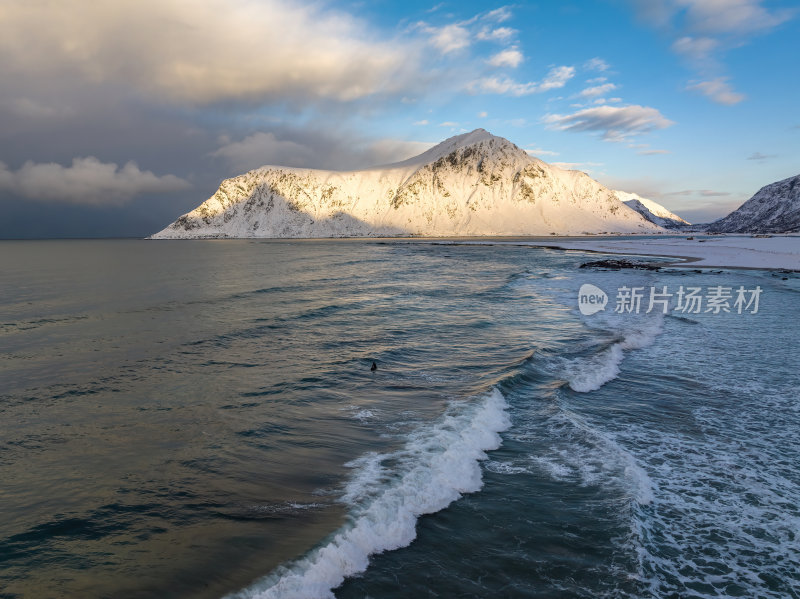 挪威罗弗敦群岛北极圈雷纳冬季雪景高空航拍