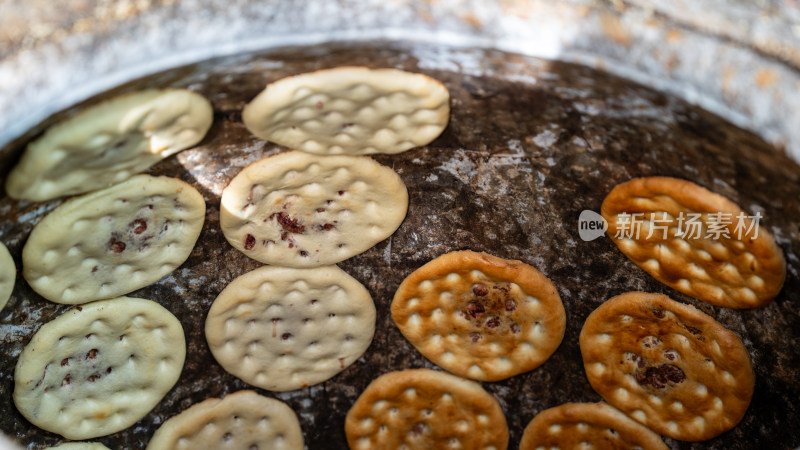 中国新疆传统食物馕坑里的囊