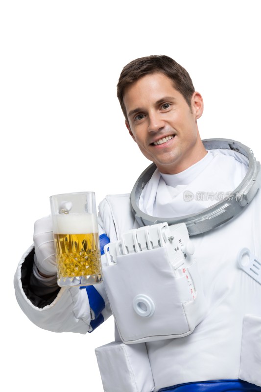 棚拍男宇航员喝啤酒庆祝