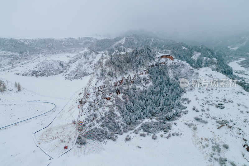 西北张掖马蹄寺雪景