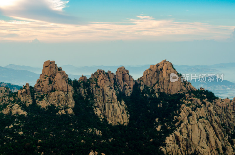 海上第一名山崂山的山峰云霞