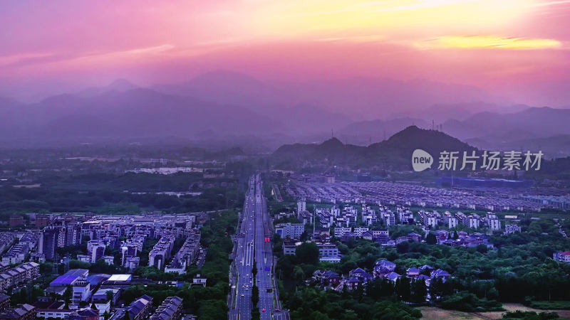 夕阳下的良渚街道