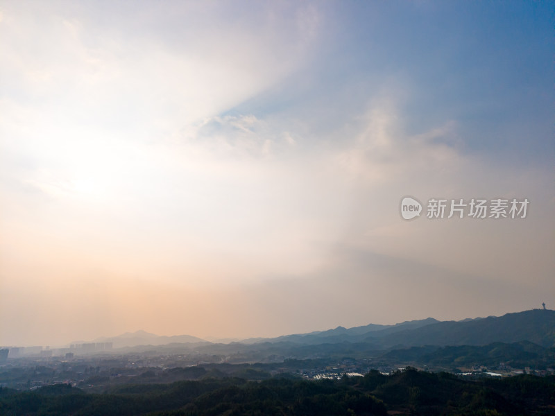 湖南山川丘陵农田乡村蓝天白云航拍图