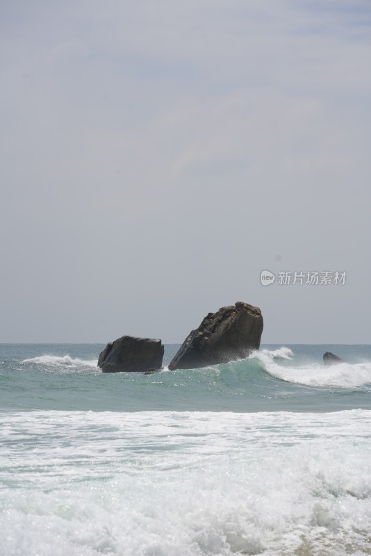 海南三亚万宁日月湾海浪