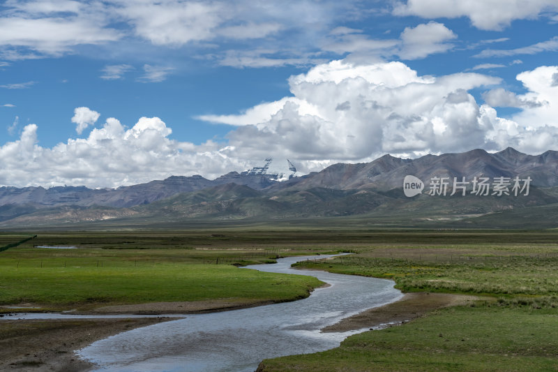 西藏阿里冈仁波藏地雪山神山圣洁之光