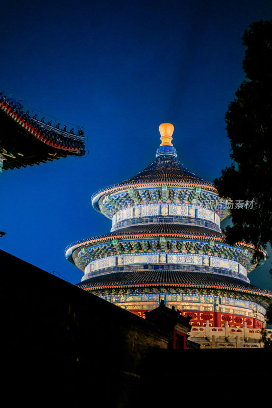 夜幕下的北京天坛祈年殿建筑 夜景灯光