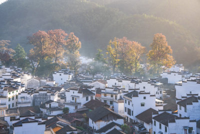 航拍江西婺源石城徽派建筑秋色枫叶村庄日出