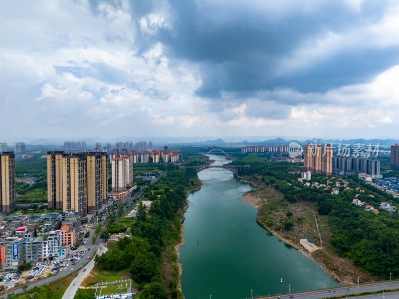 来宾城市大景蓝天白云交通航拍图