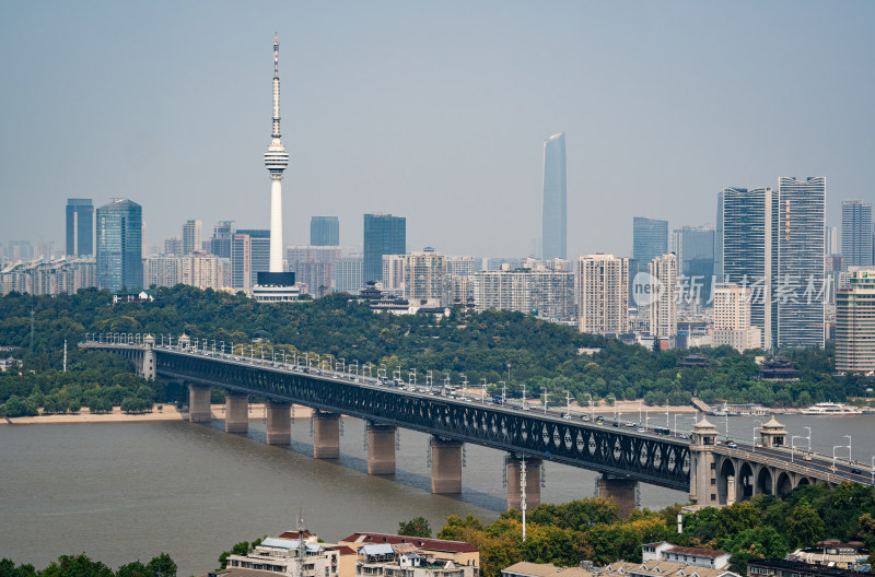 龟山电视塔与长江大桥同框