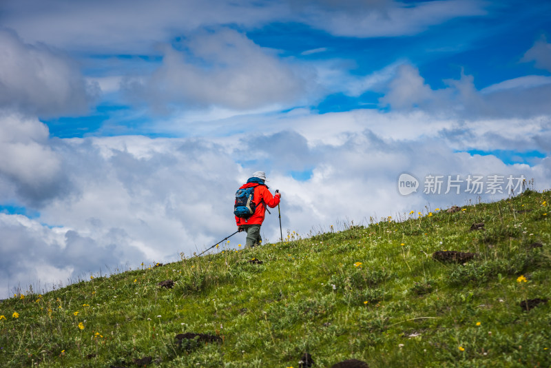 川西格聂高山草甸自然风光徒步旅行