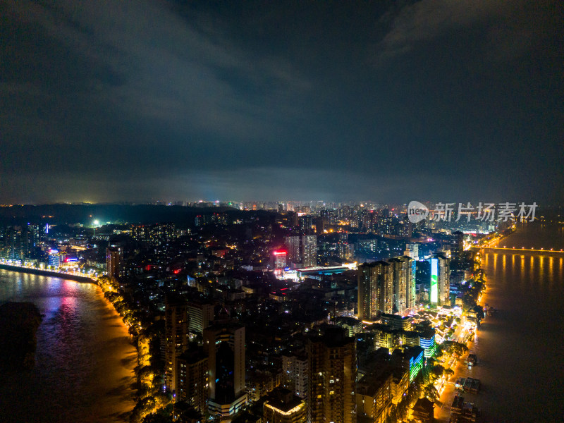 四川乐山城市夜景航拍图